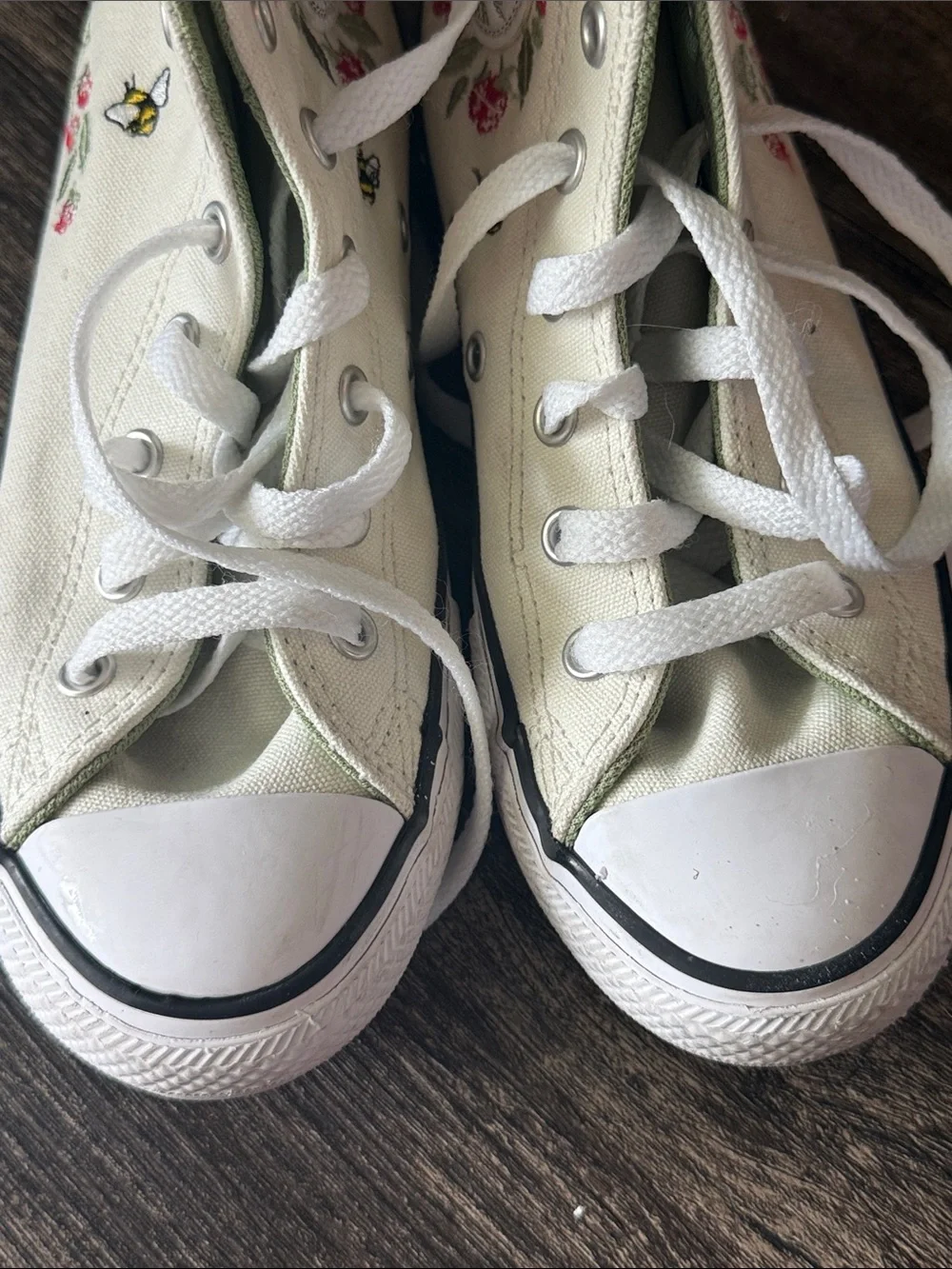 Converse Kids Berries & Bees High Top Shoes Size 2 Youth EUC